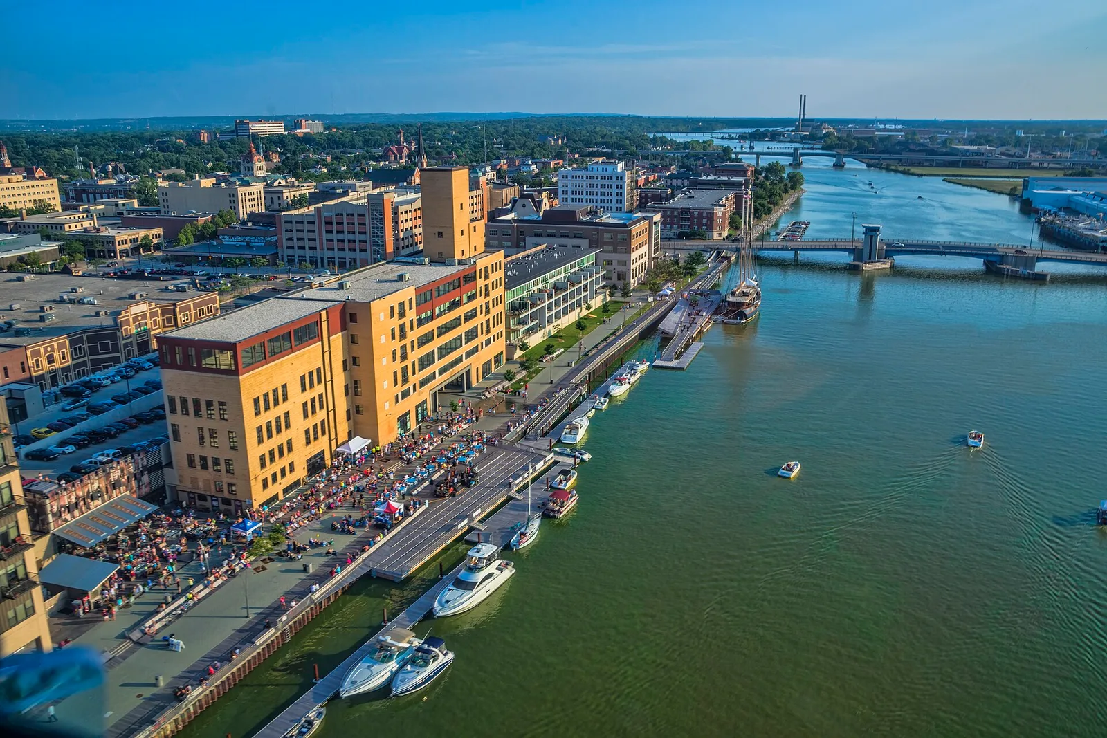 Green Bay, Wisconsin: Downtown Green Bay CityDeck along the Fox River