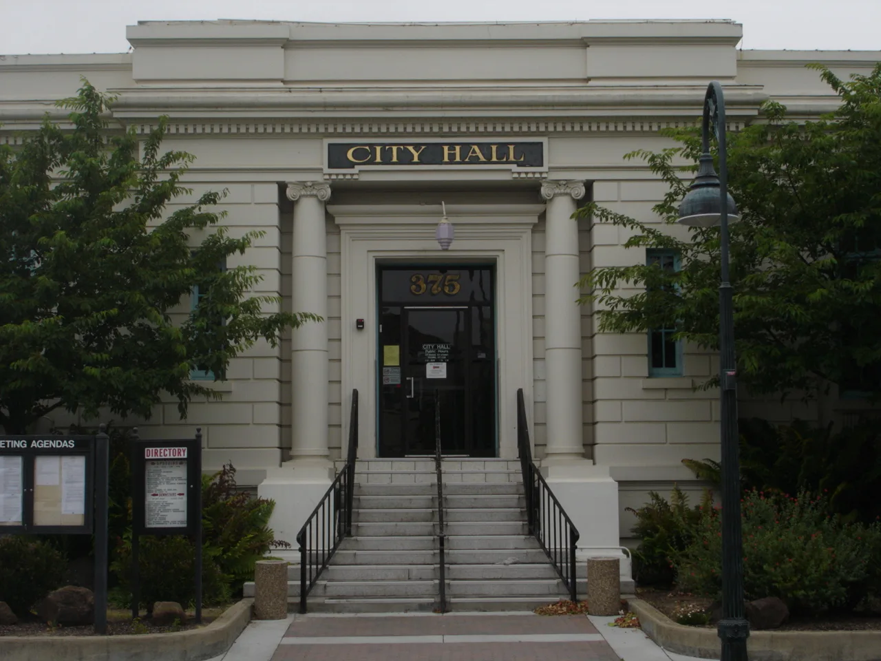 Hollister, California: Hollistor City Hall