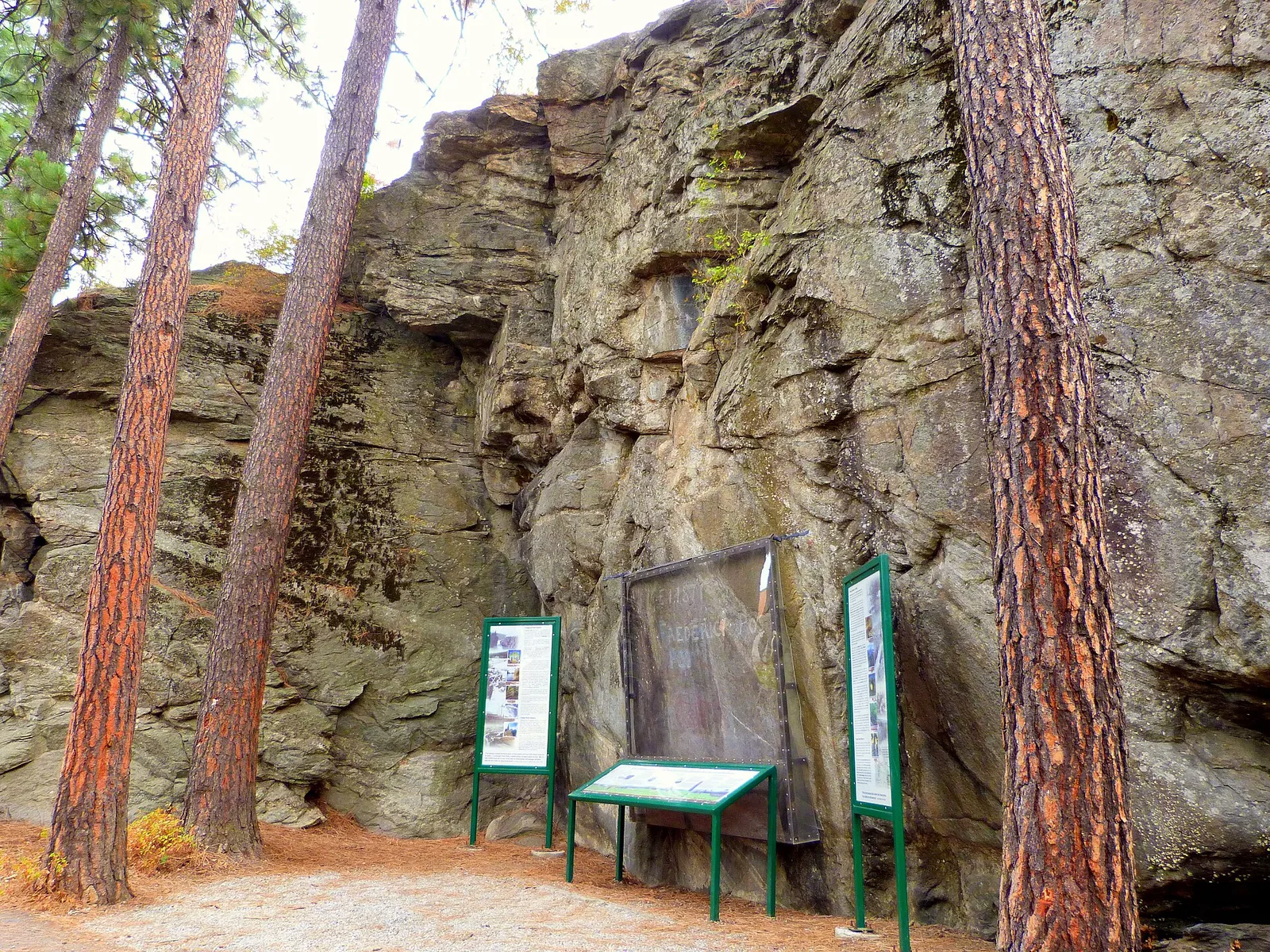 Vista de Post Falls, Idaho: Treaty Rock 2 - Post Falls Idaho