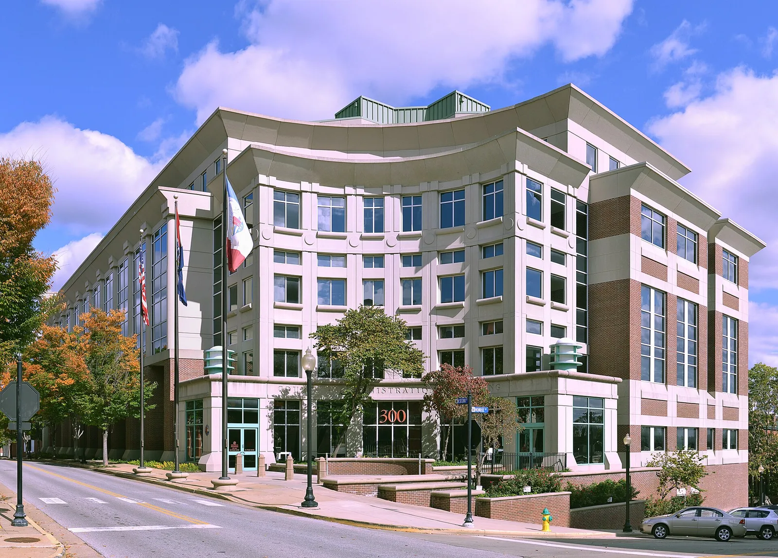 Vista de St. Charles, Missouri: St. Charles County Missouri Courthouse 20141018 A
