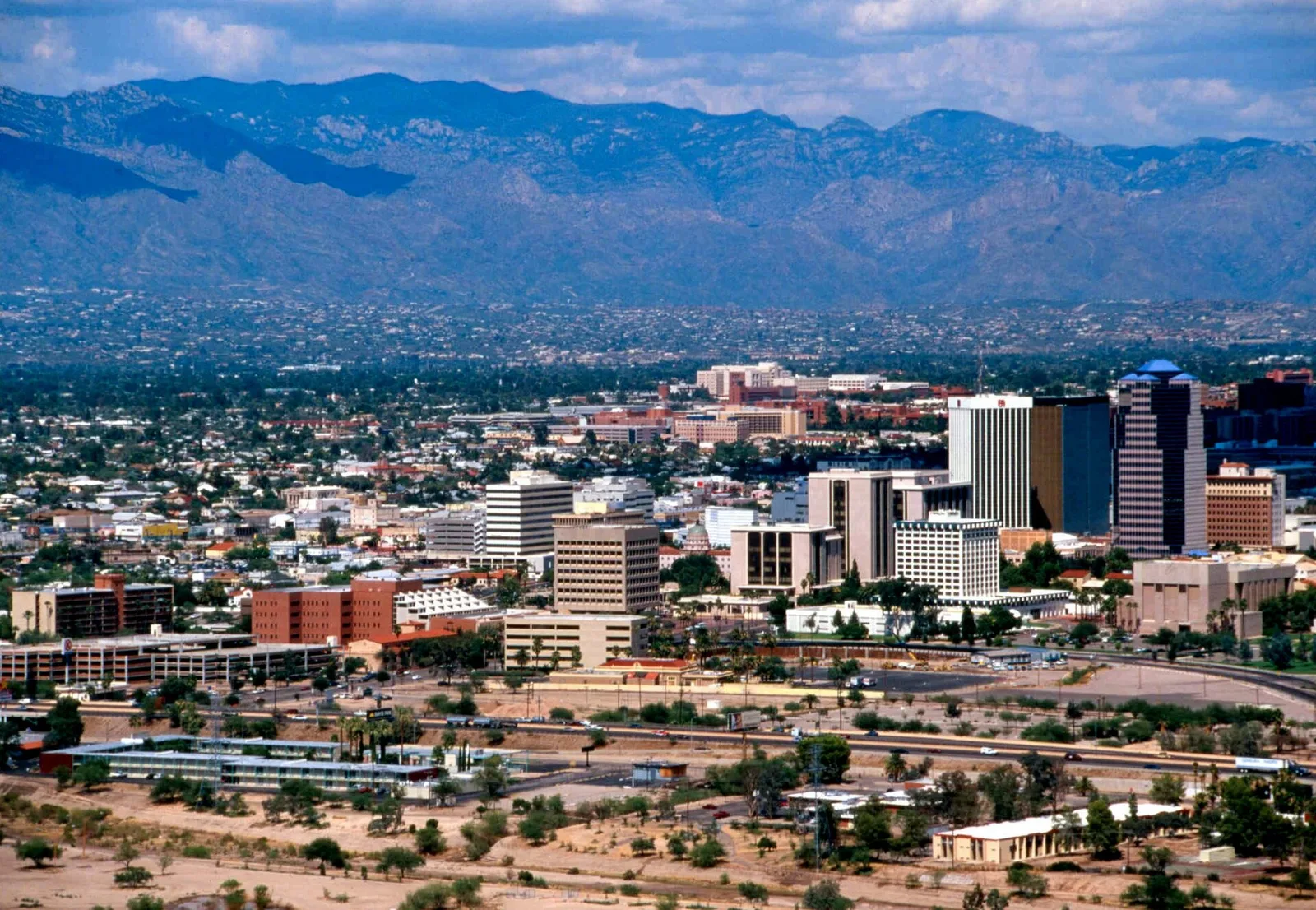 Vista de Tucson, Arizona: CatalinasAndTucsonAZ