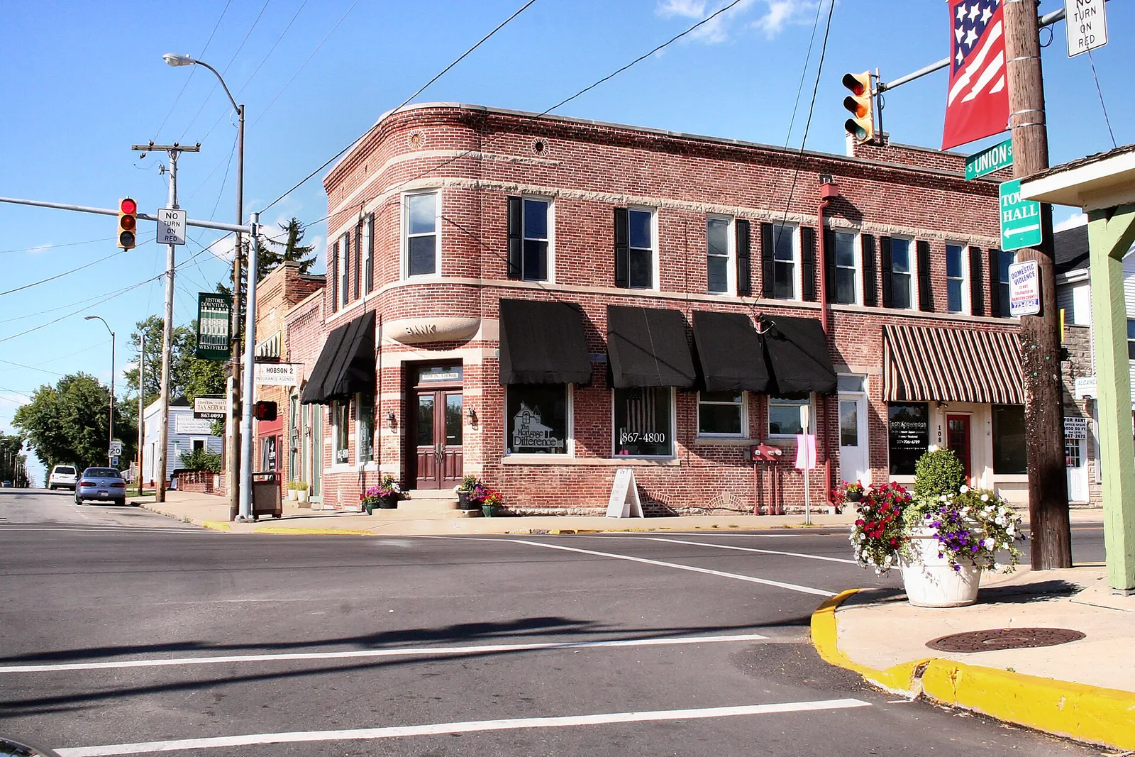 Westfield, Indiana: Westfield-indiana-downtown-bank