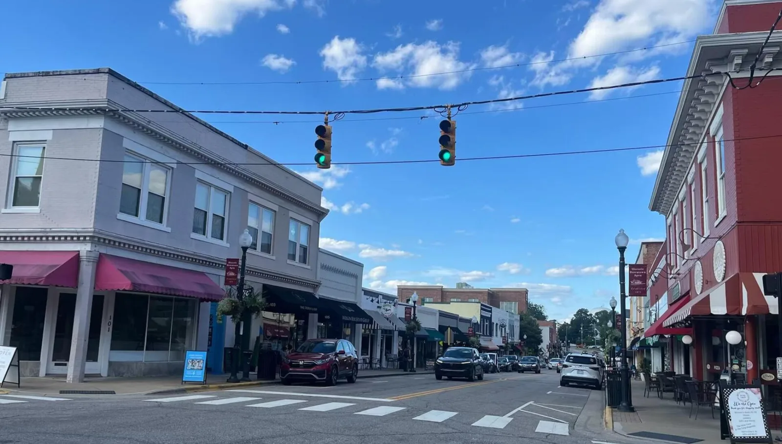 Vista de Apex, North Carolina: Apex Downtown 2025