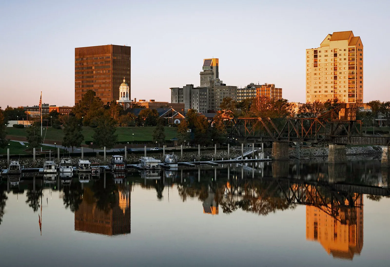Augusta-Richmond County, Georgia 当地景观:Augusta, GA Downtown Skyline 2017