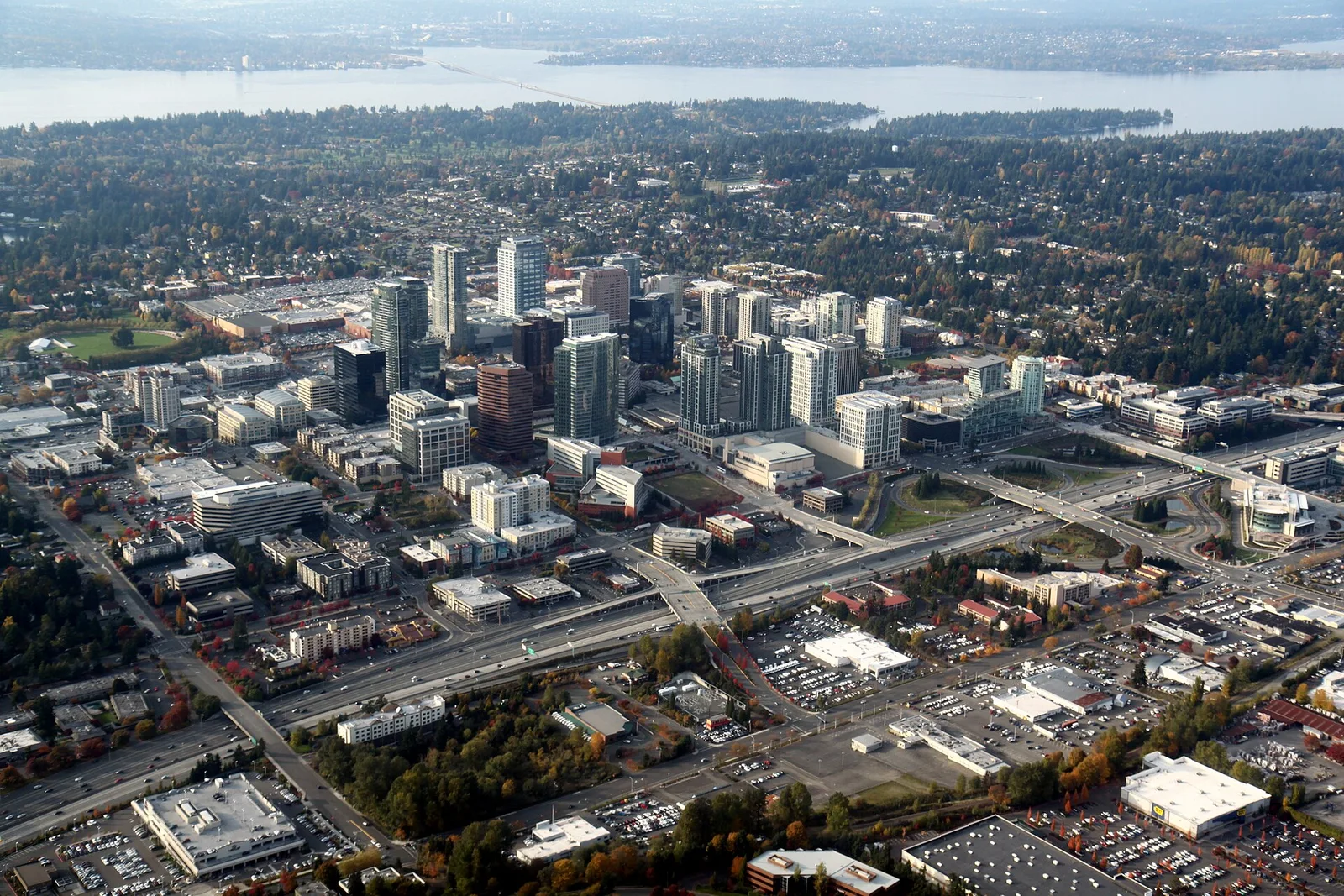 Bellevue, Washington 当地景观:Aerial Bellevue Washington November 2011