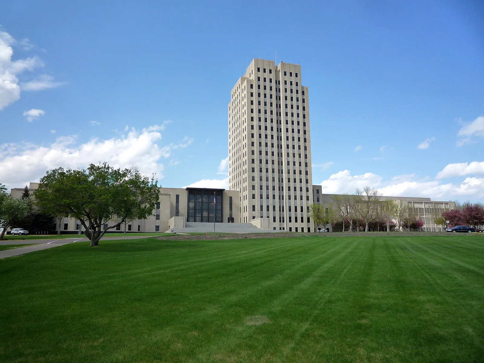 Bismarck, North Dakota: 2009-0521-ND-StateCapitol