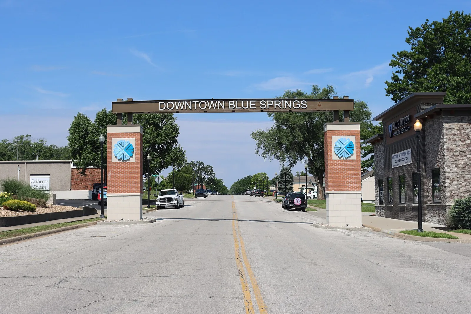 Vista de Blue Springs, Missouri: Downtown Blue Springs Entrance