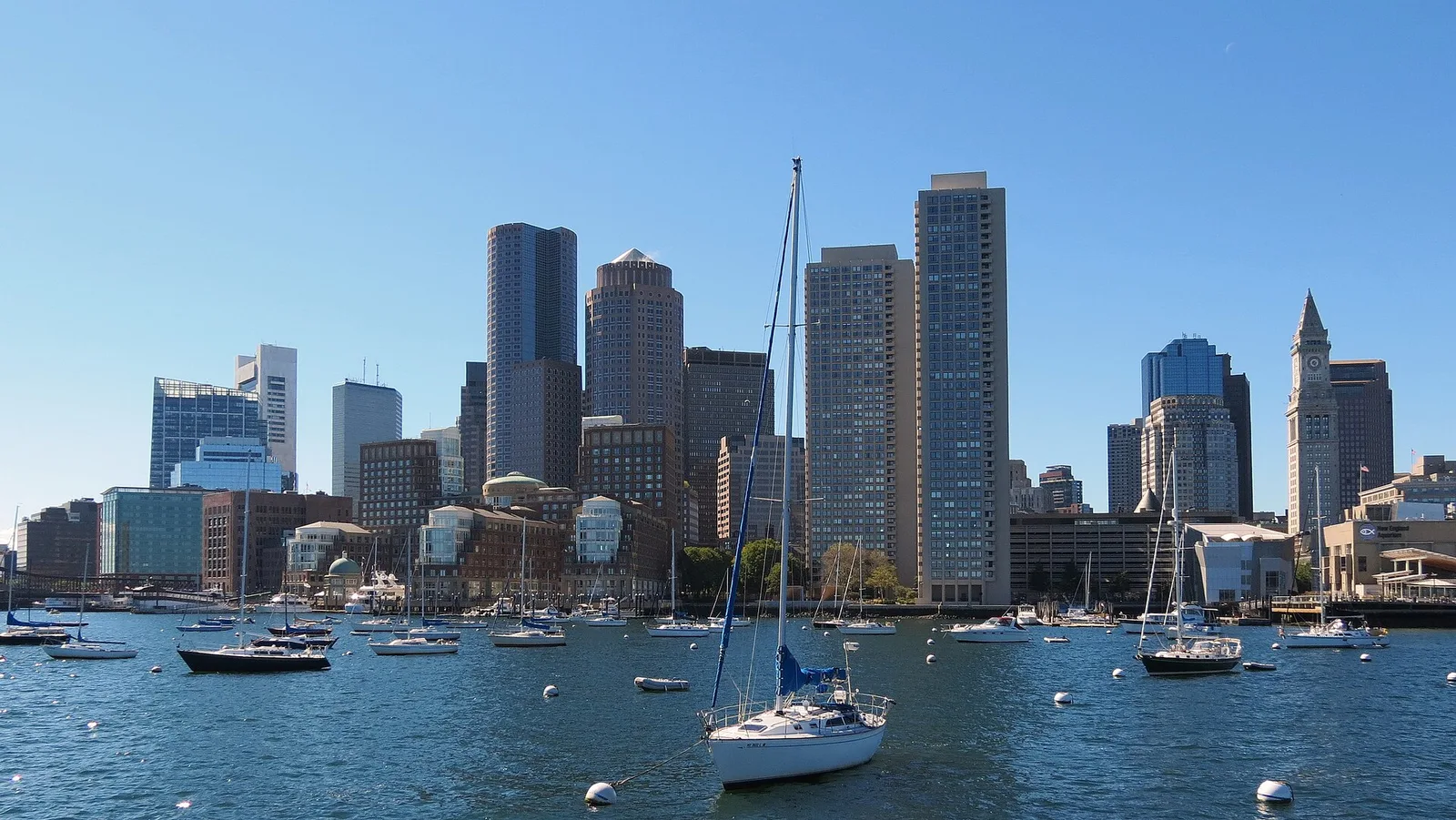 Vista de Boston, Massachusetts: Boston from the Harbour, Massachusetts (493360) (10772382303)