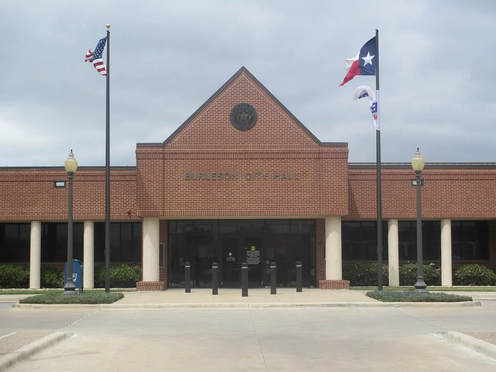 Burleson, Texas 当地景观:Burleson, TX, City Hall IMG 7080