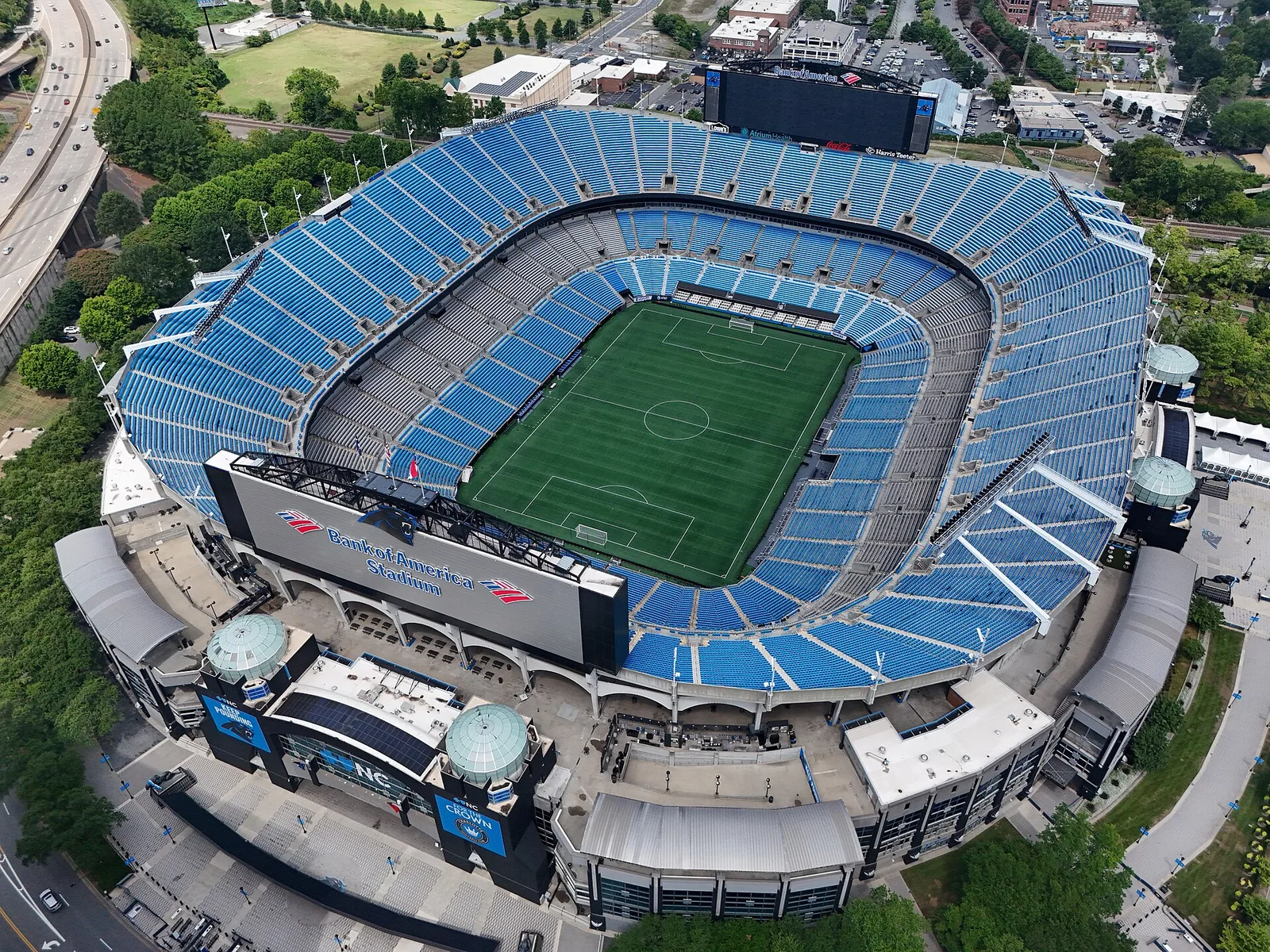 Charlotte, North Carolina: Aerial view of Bank of America Stadium in Charlotte