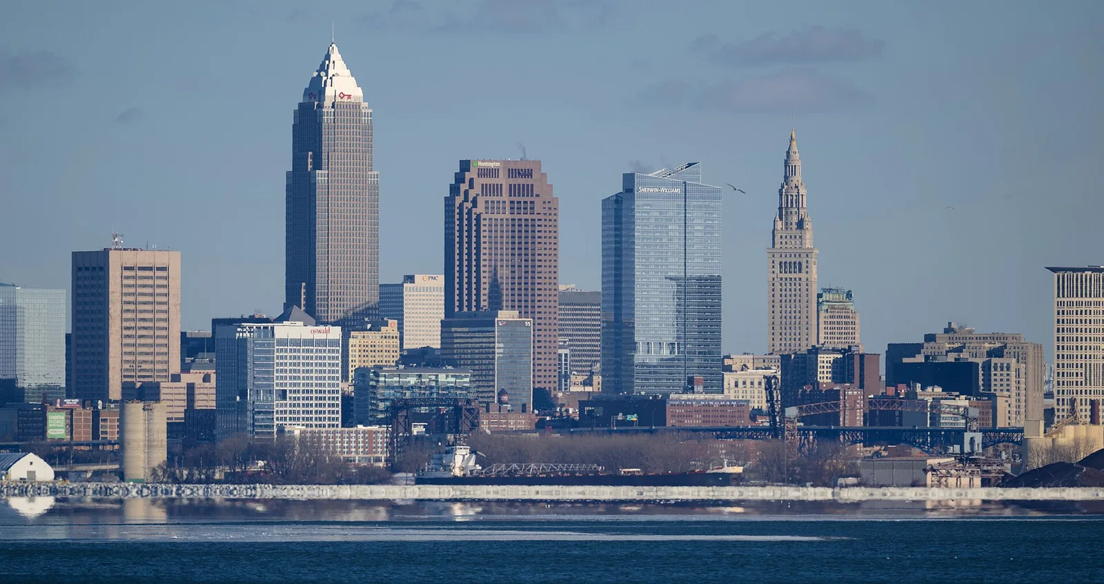 Cleveland, Ohio 当地景观:Cleveland skyline from Lakewood Park, January 2026