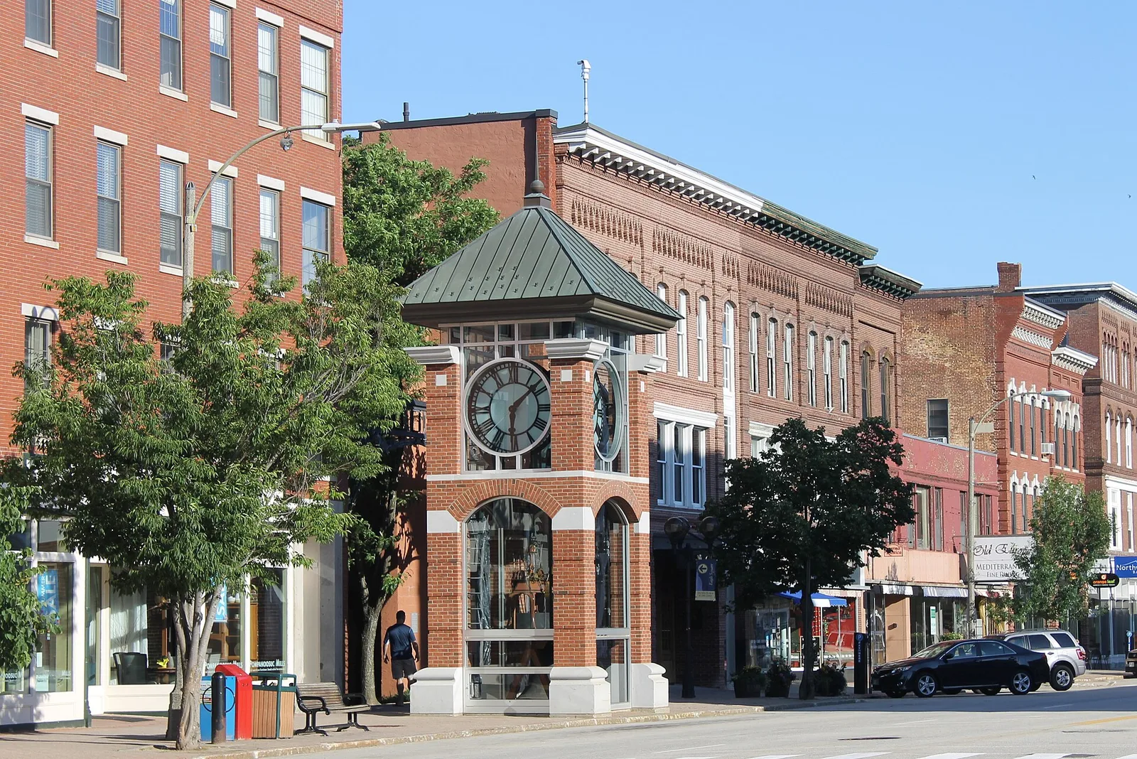 Concord, New Hampshire 当地景观:Downtown Concord, NH, near the state capitol IMG 2719 (cropped)