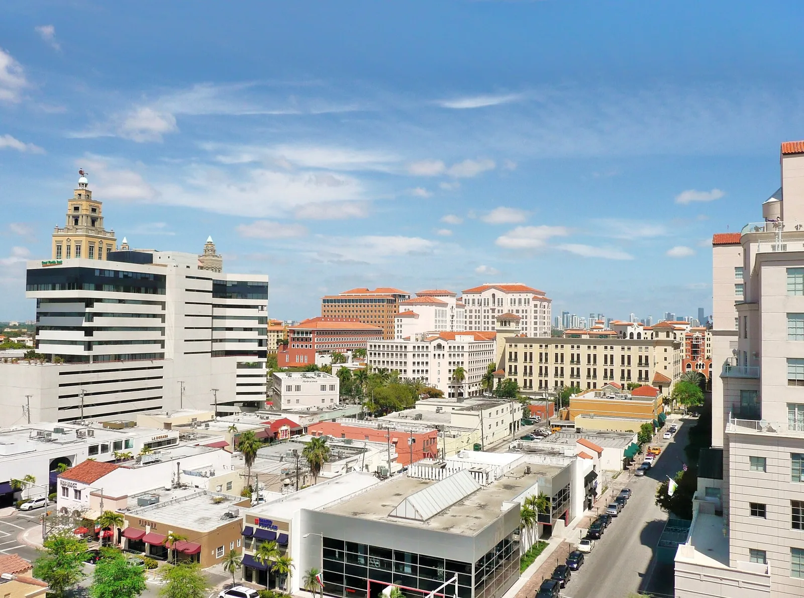 Vista de Coral Gables, Florida: Coral Gables skyline 20100403