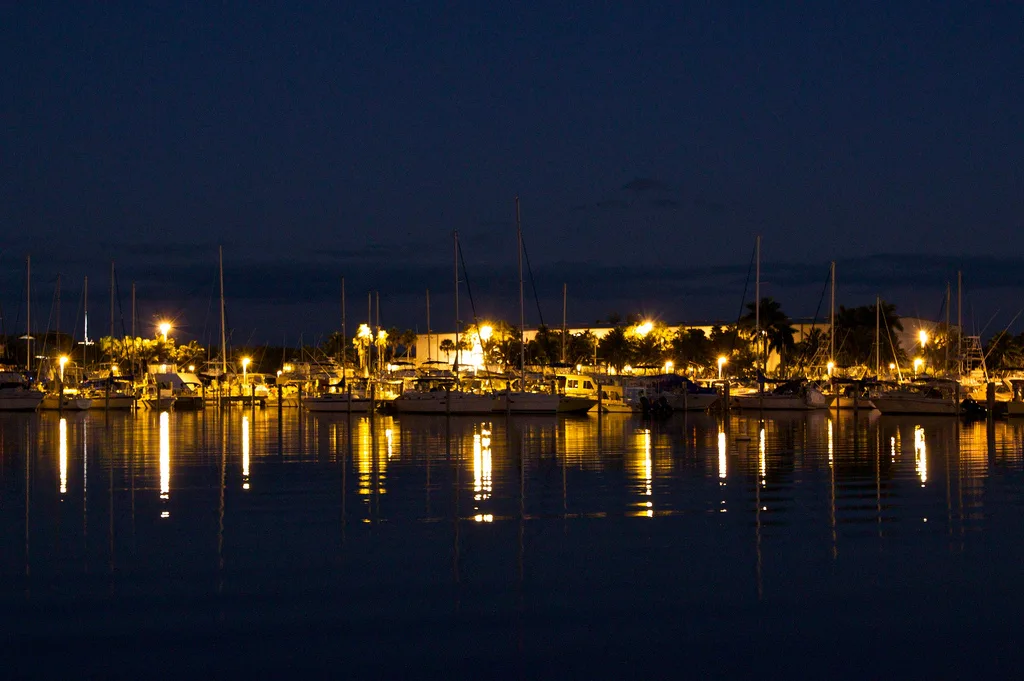 周边滨水景观:Cutler Bay 南侧的 Black Point Marina。