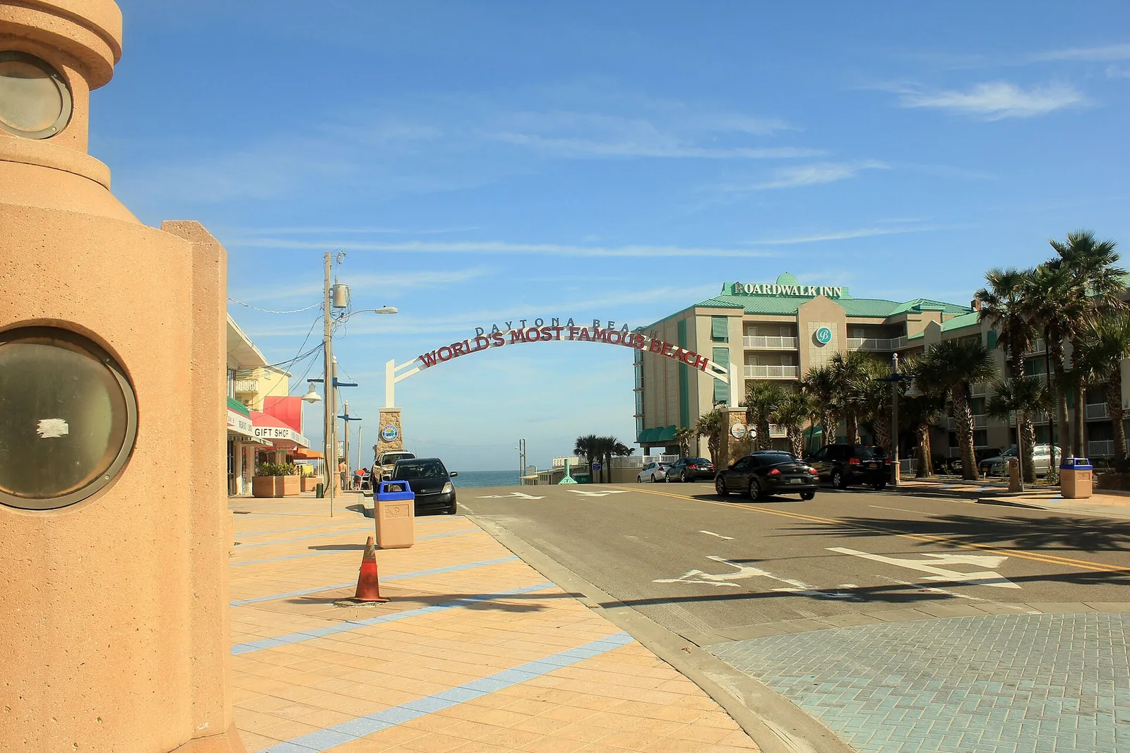 Daytona Beach, Florida 当地景观:Gfp-florida-daytona-beach-entrance-into-the-beach