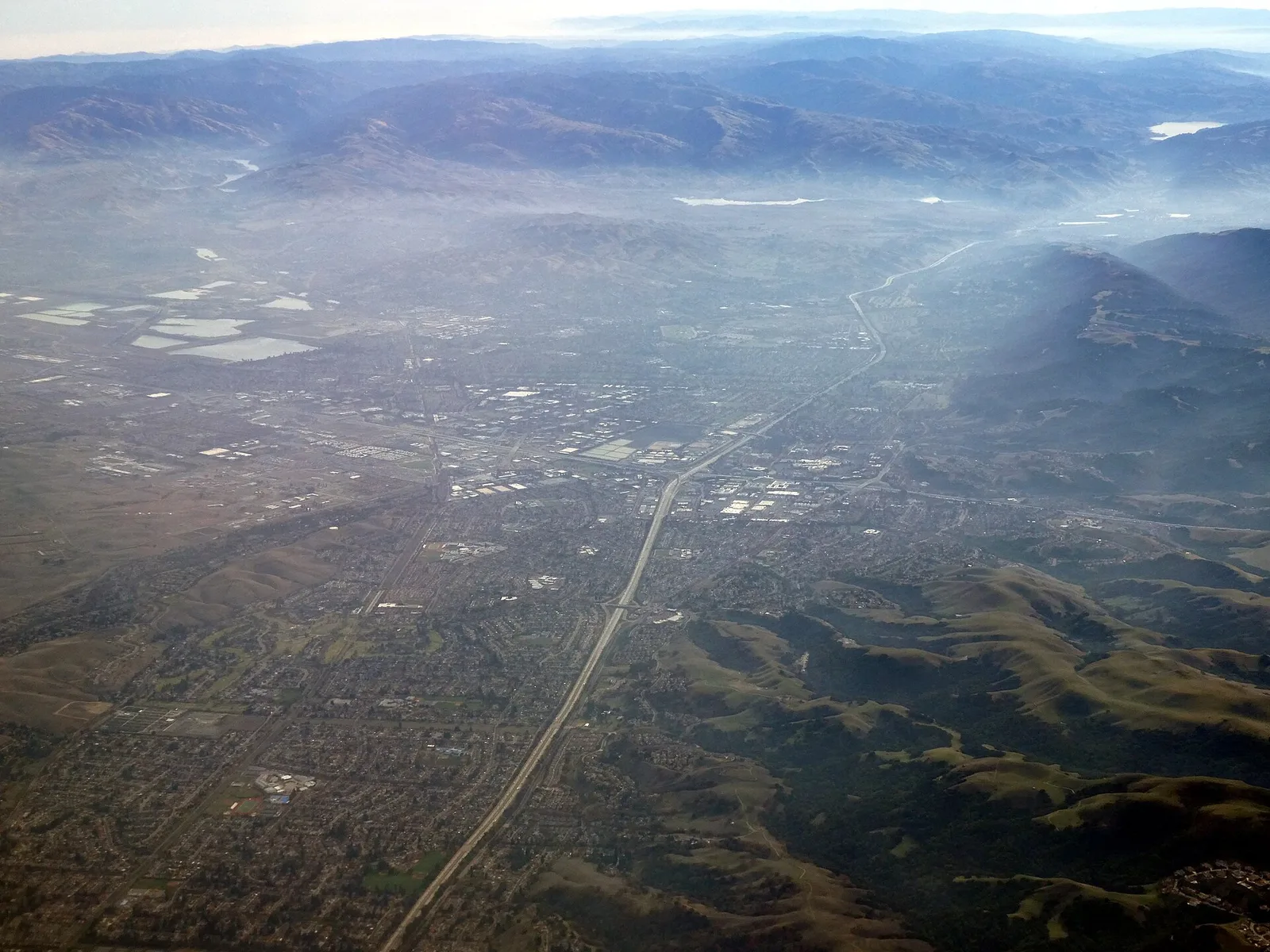 Vista de Dublin, California: Aerial view of Dublin and Pleasanton with morning fog, December 2023