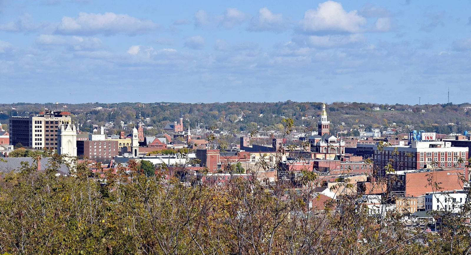 Dubuque, Iowa 当地景观:Dubuque IA - overview