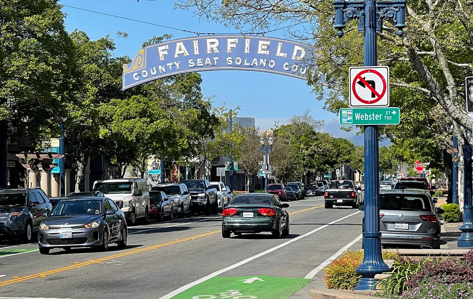 Fairfield, California: Fairfield Arch - April 2023 - Sarah Stierch 01 (cropped)