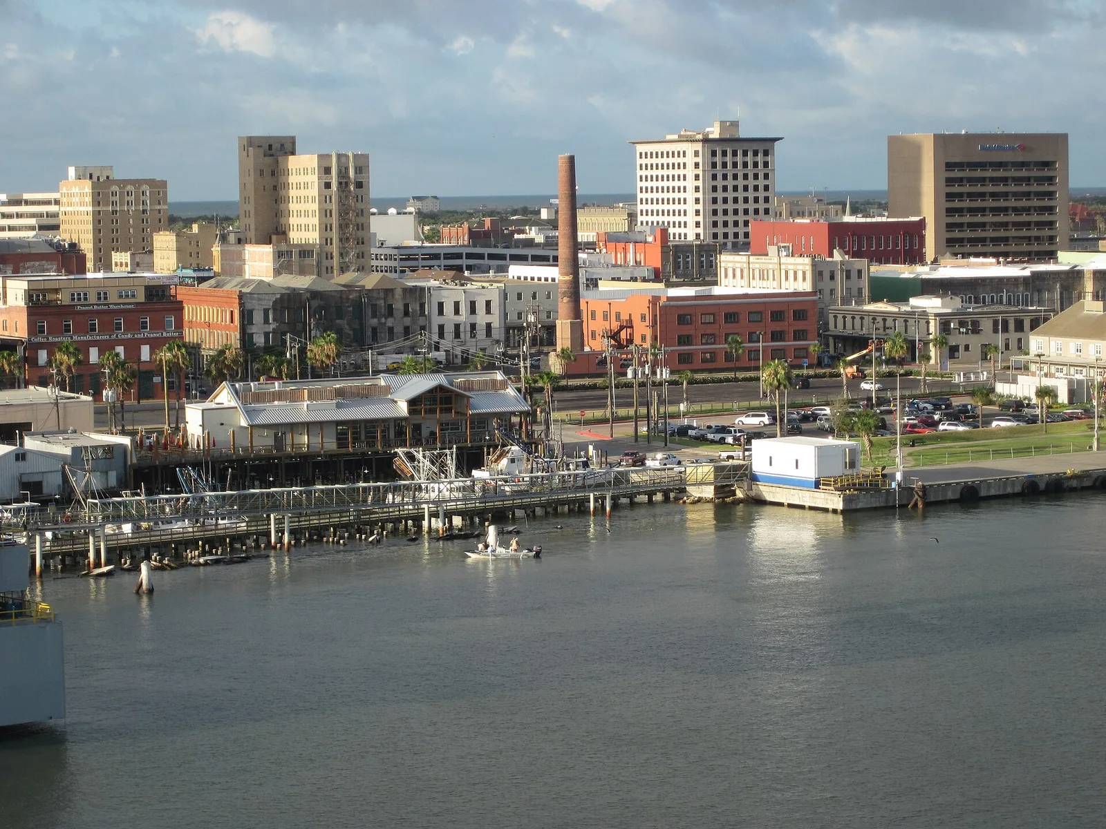 Galveston, Texas 当地景观:Galveston Texas Skyline From The Carnival Ecstasy