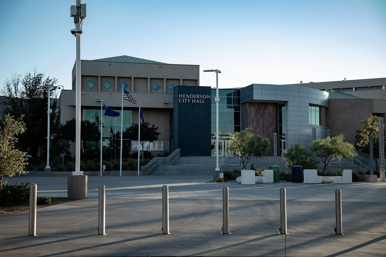 Henderson, Nevada 当地景观:The front of Henderson city hall on September 3, 2026 (Henderson, Nevada)