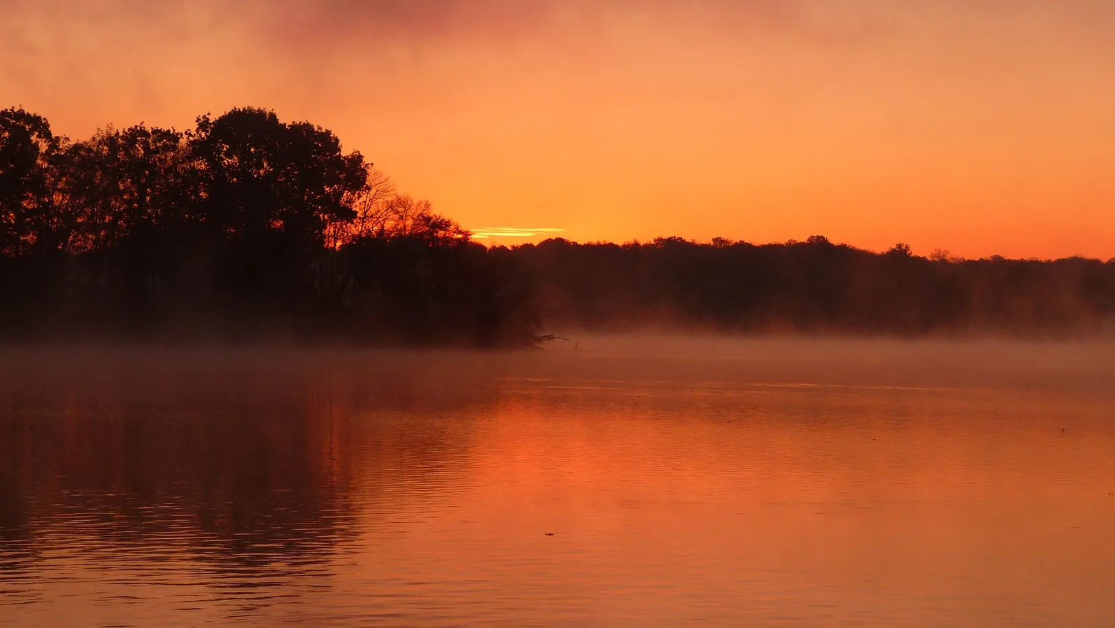 Hendersonville, Tennessee: Sunrise on Old Hickory Lake in Hendersonville