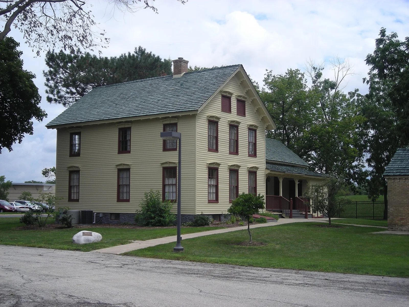 Vista de Hoffman Estates, Illinois: Sunderlage Farm Smokehouse - Farmhouse (Hoffman Estates, IL) 03