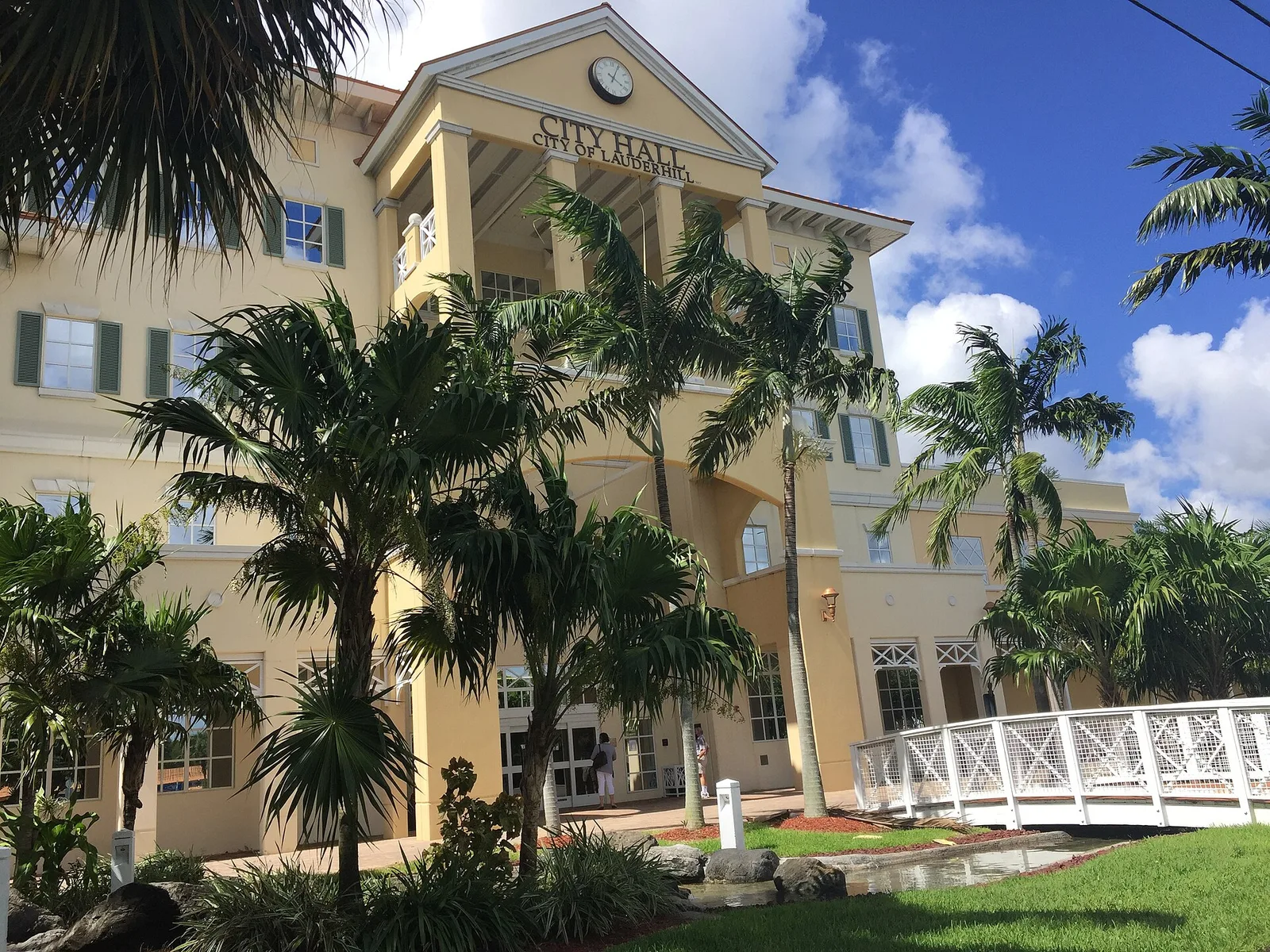 Lauderhill, Florida 当地景观:Lauderhill City Hall