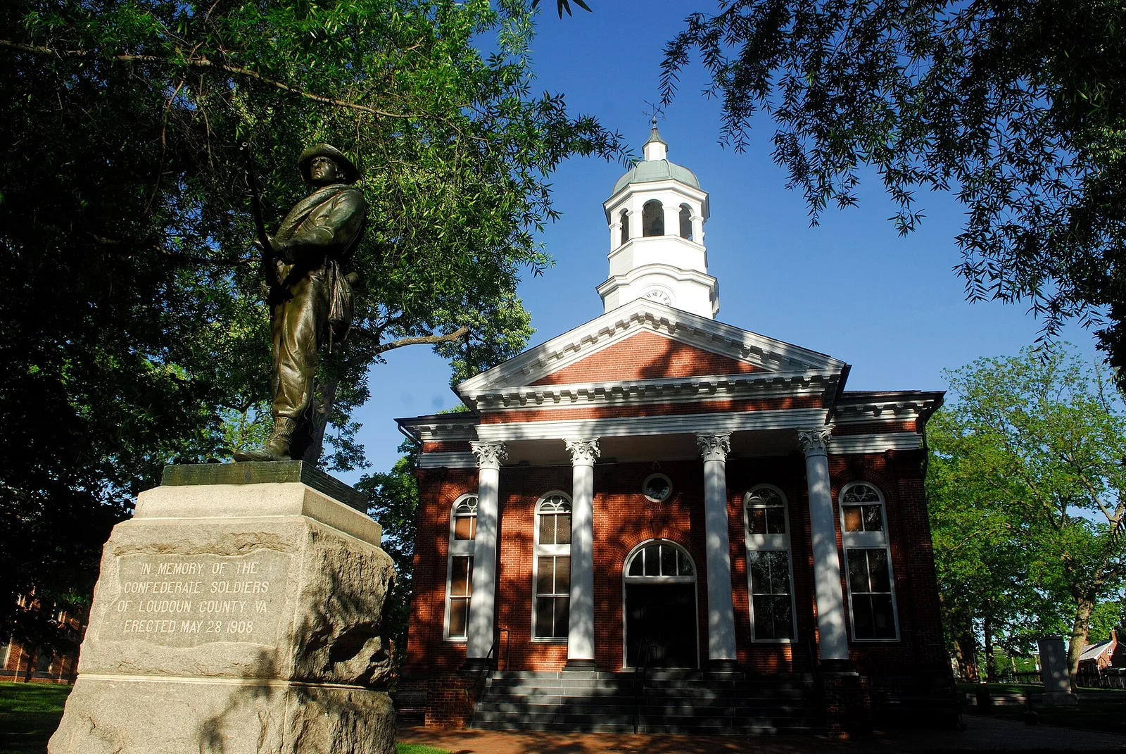 Leesburg, Virginia 当地景观:Loudoun County Courthouse in Leesburg,Virginia