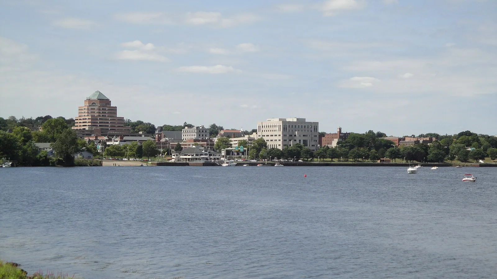 Middletown, Connecticut: Middletown CT river skyline