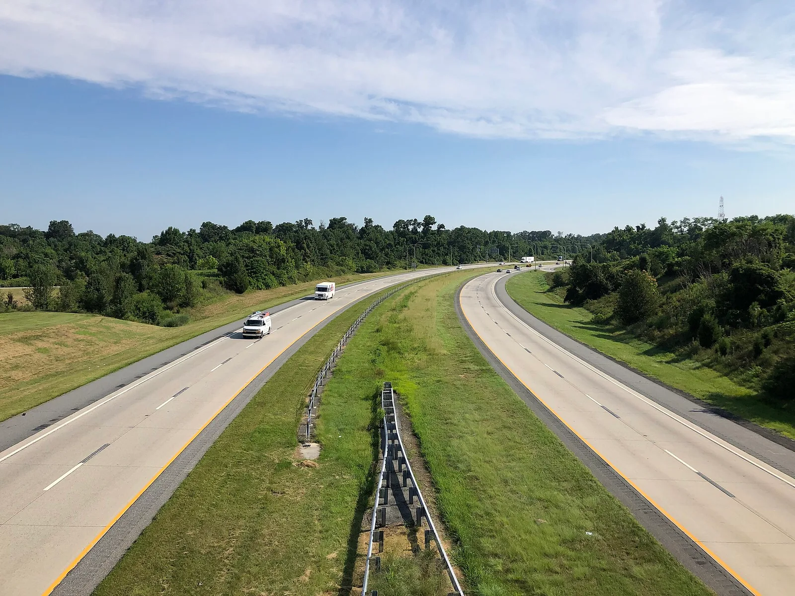 Vista de Middletown, Delaware: 2022-07-19 09 23 32 View north along Delaware State Route 1 (Korean War Veterans Memorial Highway) from the overpass for Delaware State Route 299 (Middletown-Odessa Road) in Middletown, New Castle County, Delaware
