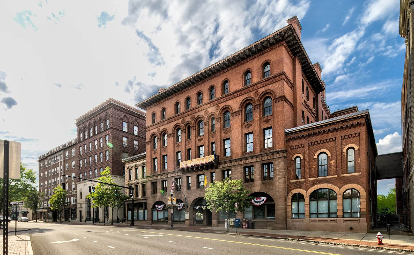 New Britain, Connecticut 当地景观:West Main Street, Downtown New Britain, Connecticut