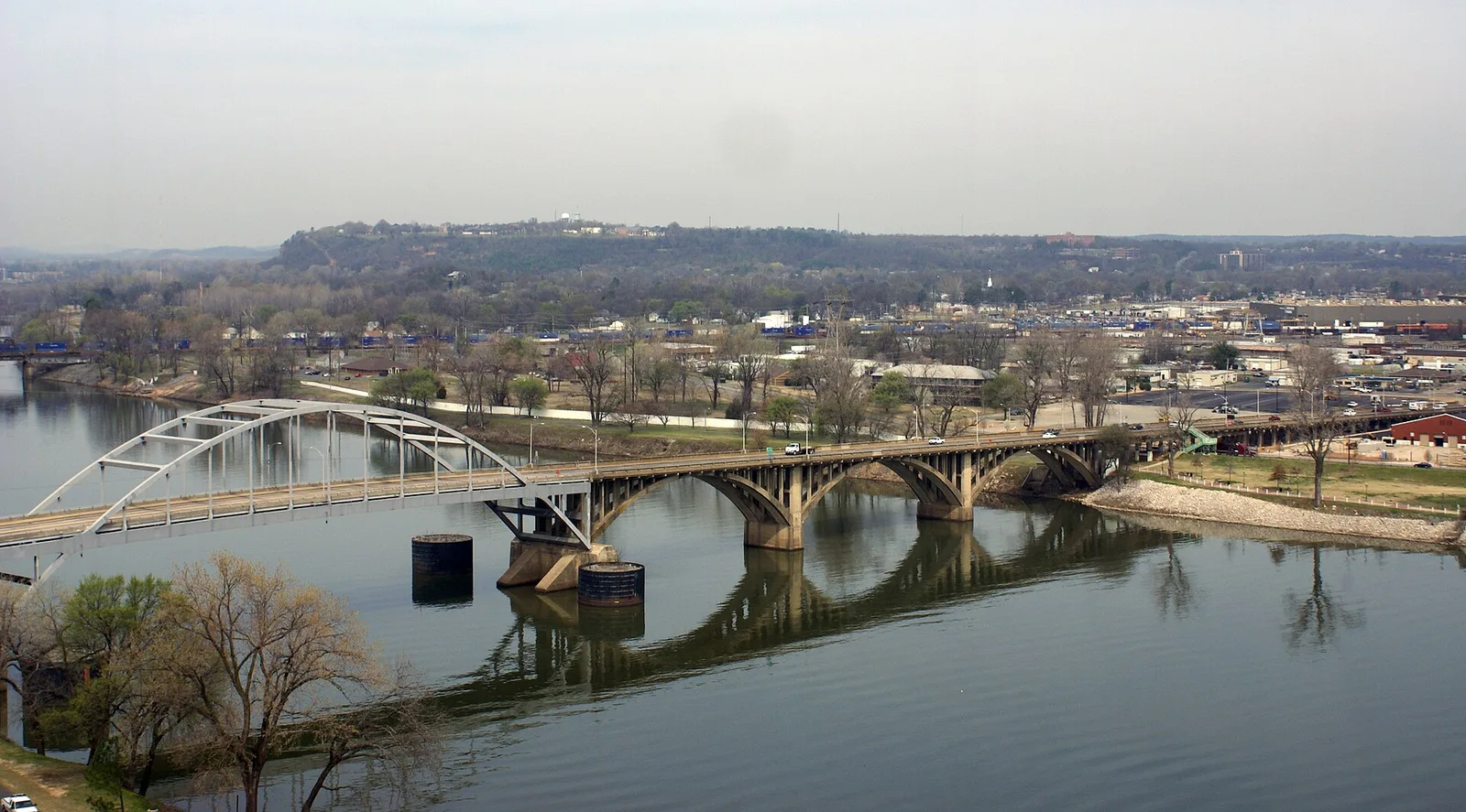 Vista de North Little Rock, Arkansas: Arkansas River, Looking Across To North Little Rock 423757092