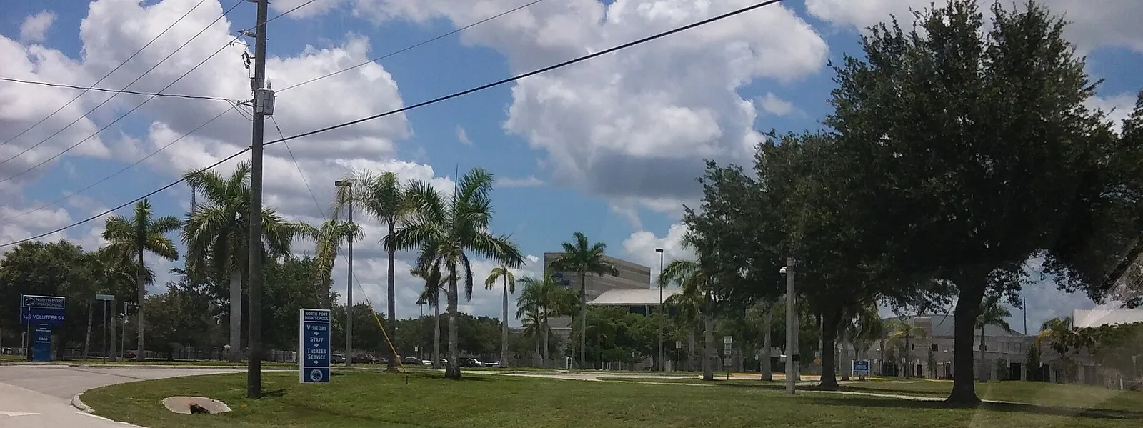 North Port, Florida 当地景观:North Port High School Entrance