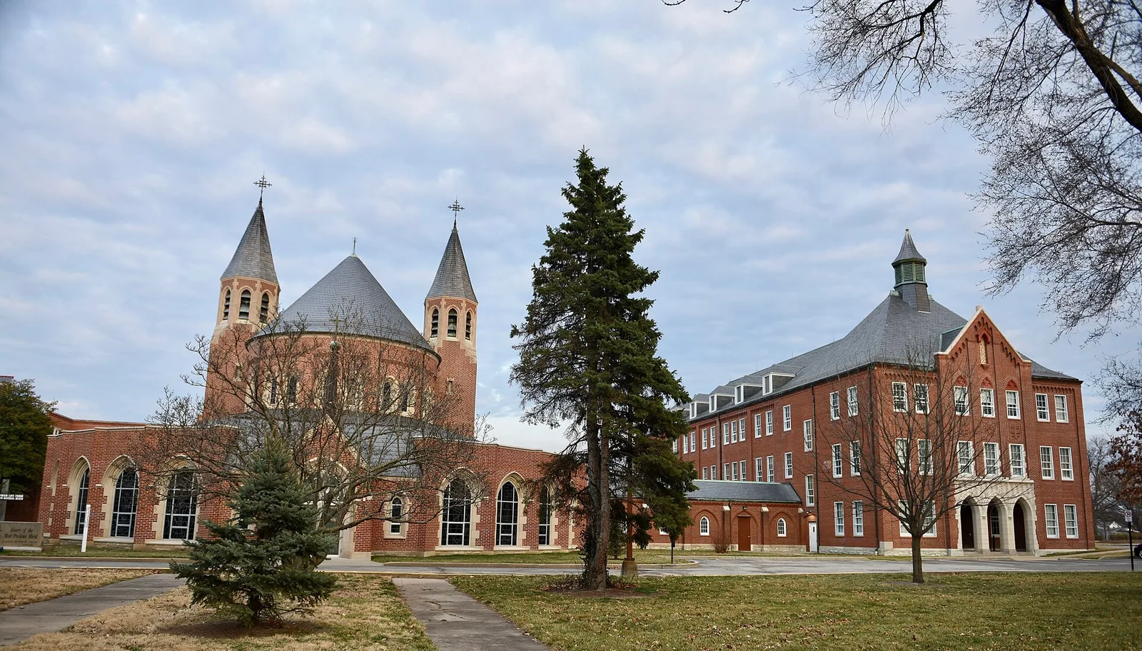 Vista de O'Fallon, Missouri: The St. Mary's Institute of O'Fallon