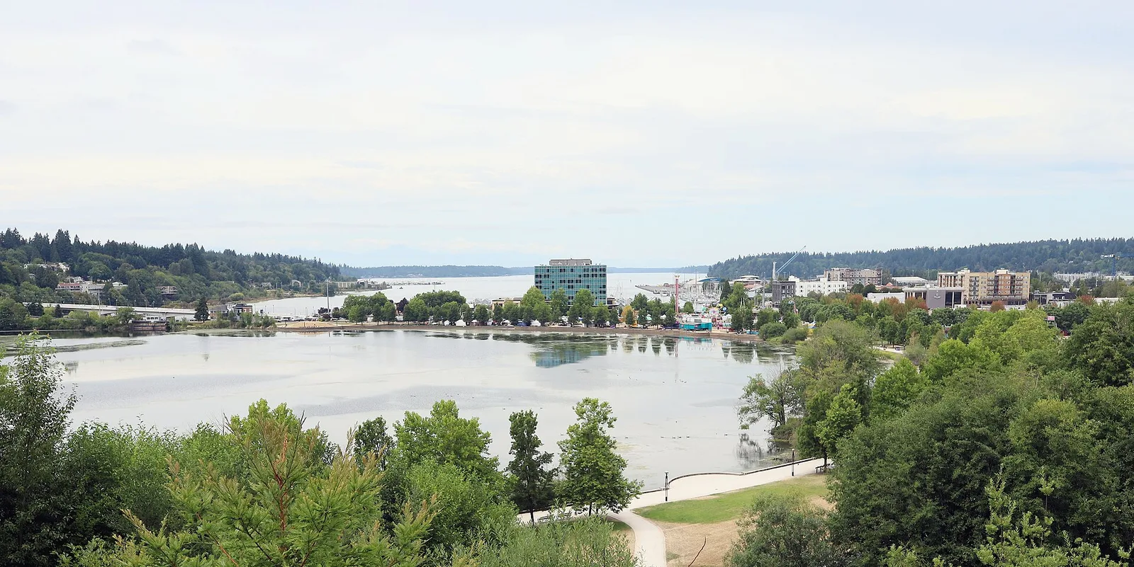 Olympia, Washington 当地景观:Capitol Lake, Olympia, Washington, July 20, 2025 (cropped)