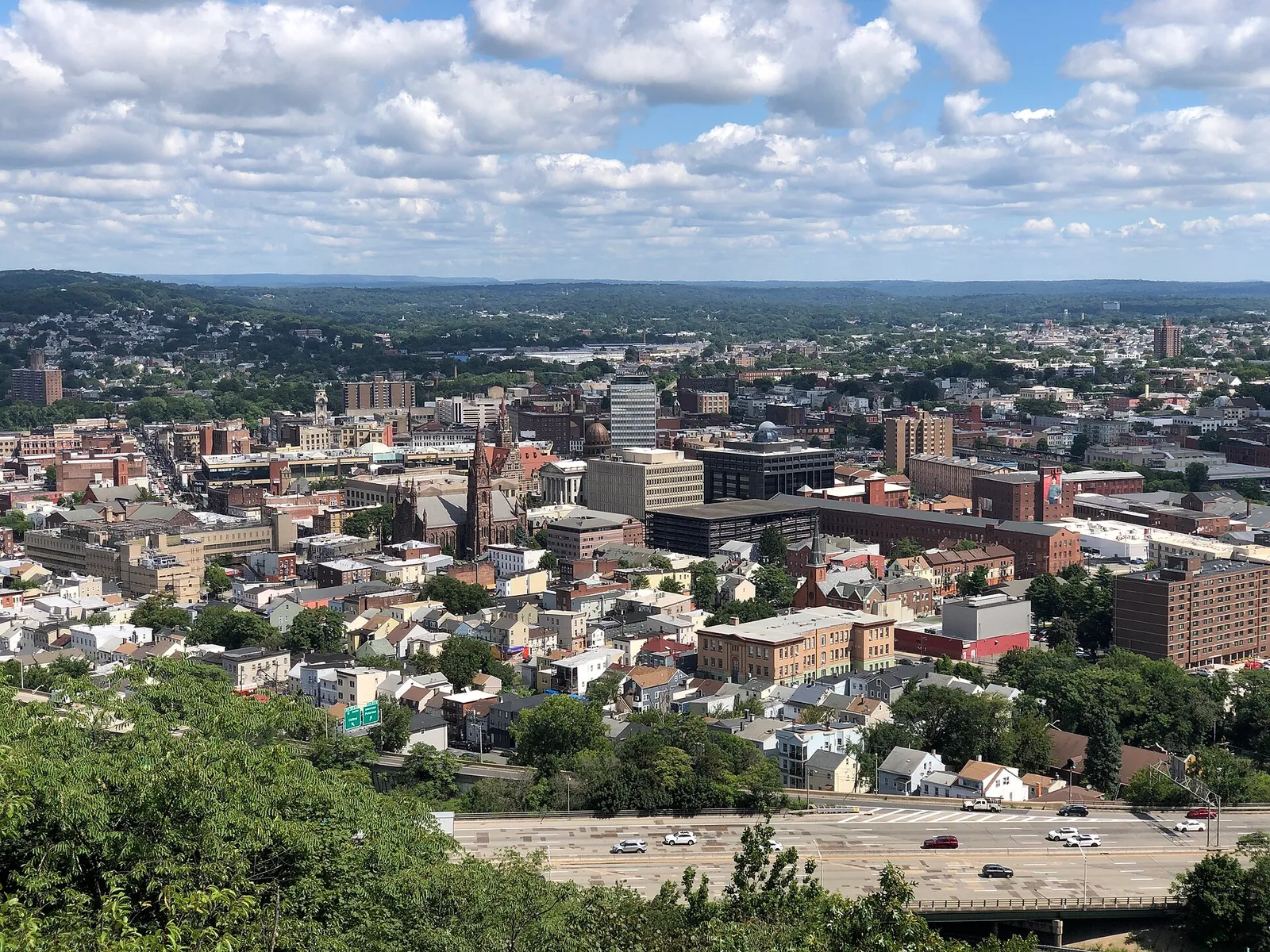 Vista de Paterson, New Jersey: 2024-08-13 11 25 40 View north-northeast towards downtown Paterson from the main overlook within the Garret Mountain Reservation in Paterson, Passaic County, New Jersey