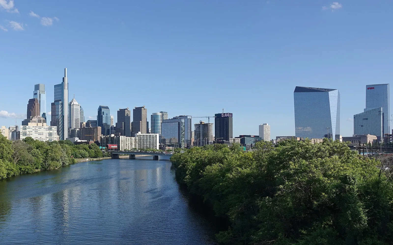 Vista de Philadelphia, Pennsylvania: Philadelphia skyline 20240528 (cropped)
