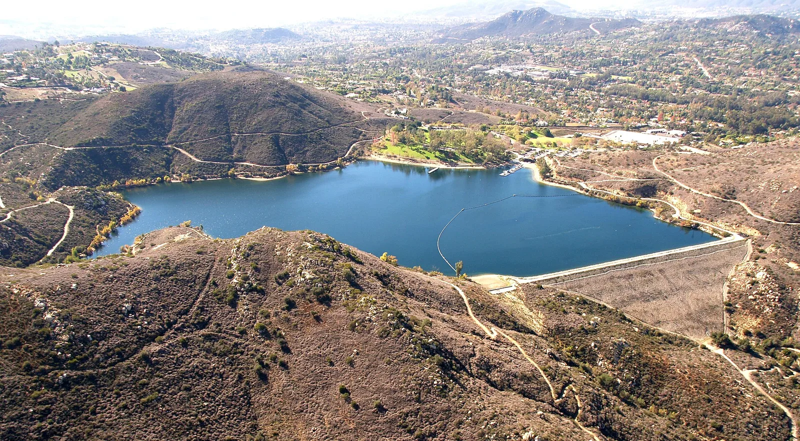 Vista de Poway, California: LakePowayByPhilKonstantin