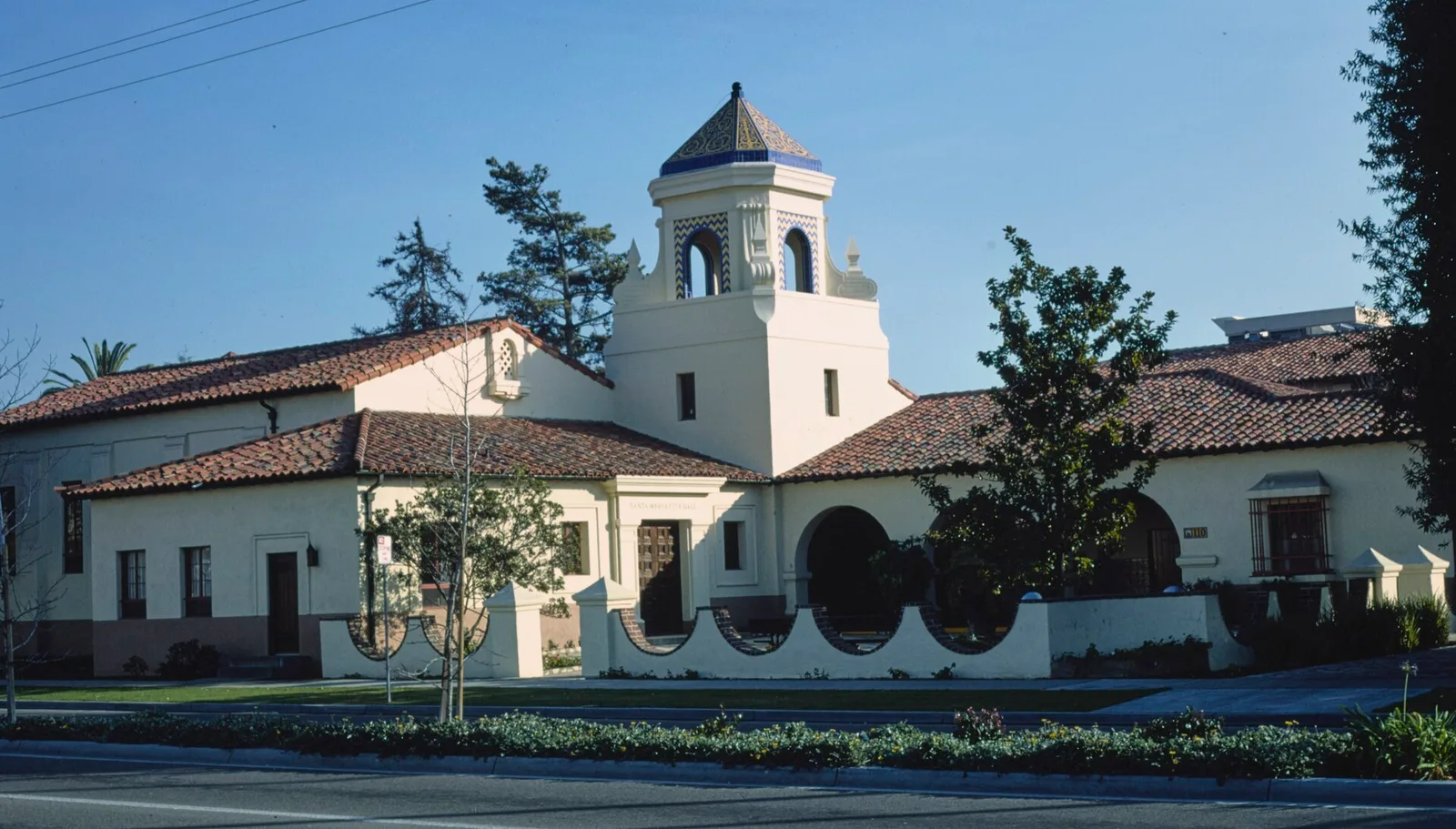 Vista de Santa Maria, California: City Hall, angle 3, Broadway & Cook Street, Santa Maria, California LCCN2017703124 (cropped)