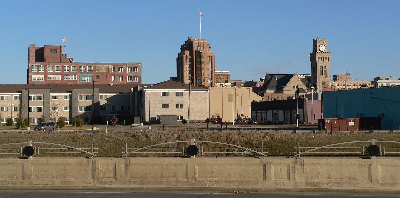 Sioux City, Iowa 当地景观:Woodbury County Courthouse setting from WNW 1