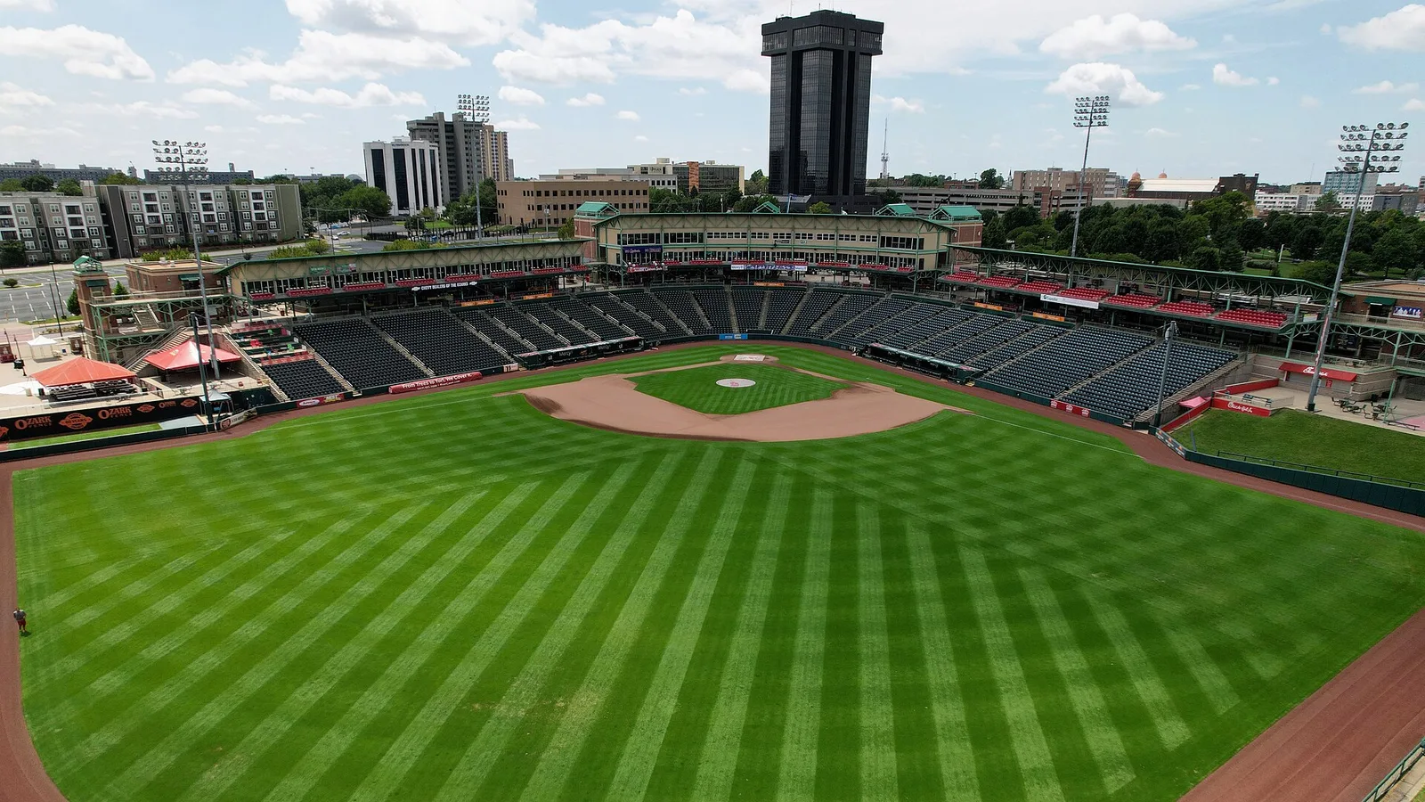 Vista de Springfield, Missouri: Downtown Springfield, MO and Hammons Field