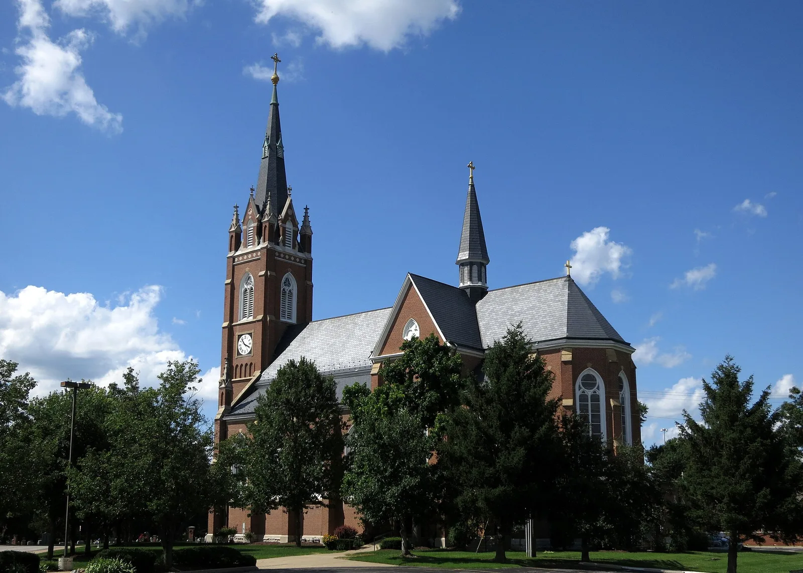 St. Peters, Missouri 当地景观:All Saints Catholic Church (St. Peters, Missouri) - exterior