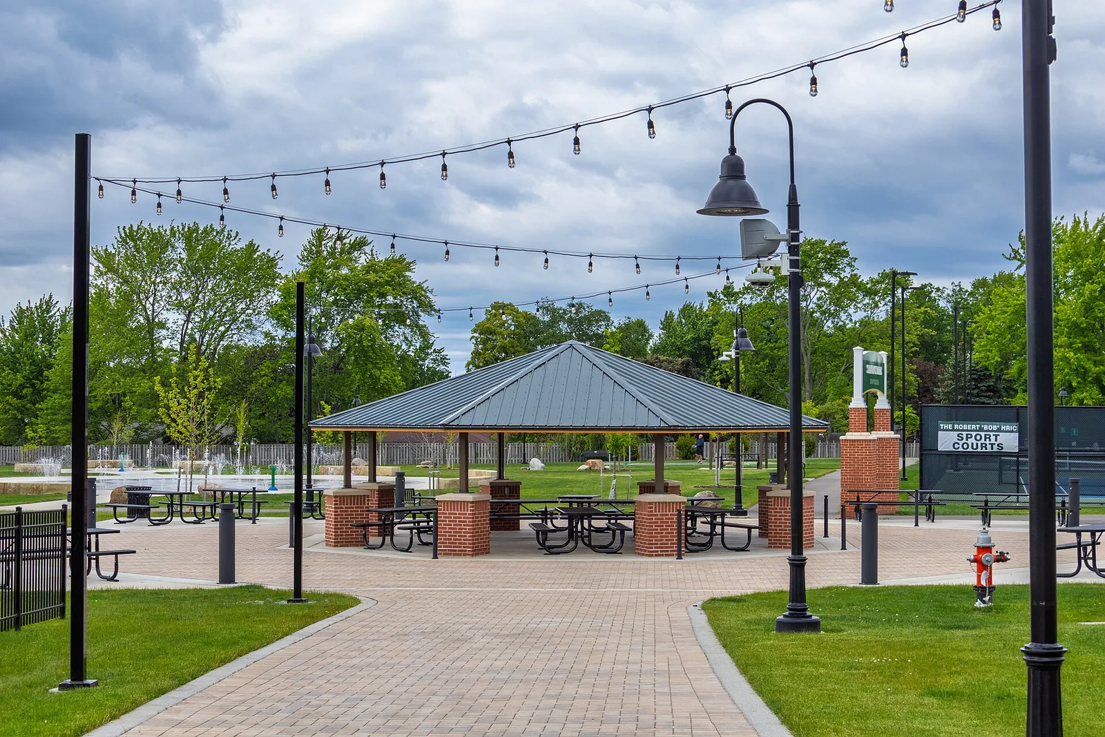 Strongsville, Ohio: Strongsville Town Center Park