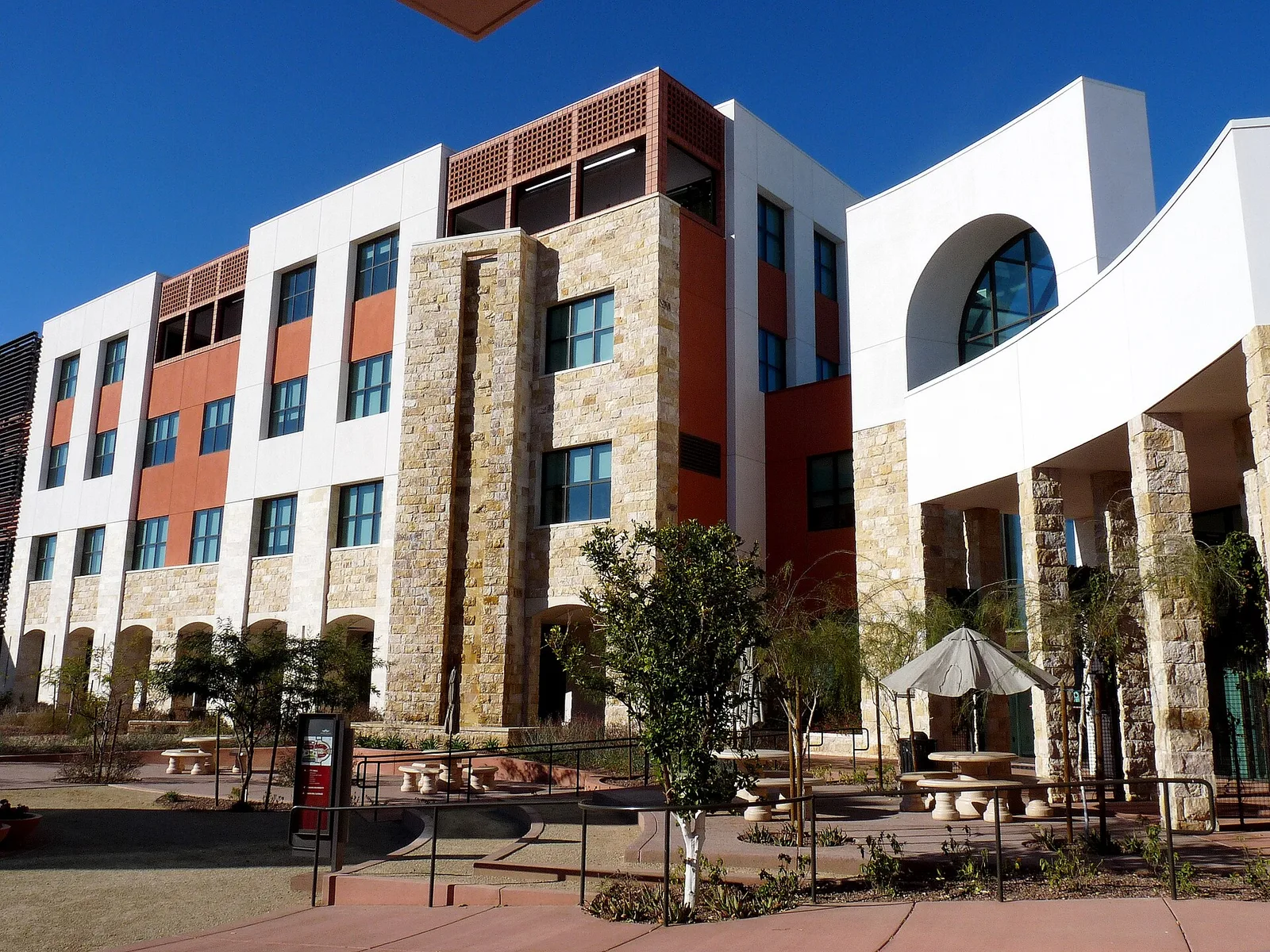 Vista de Surprise, Arizona: City Hall - Surprise, AZ, USA 2250094