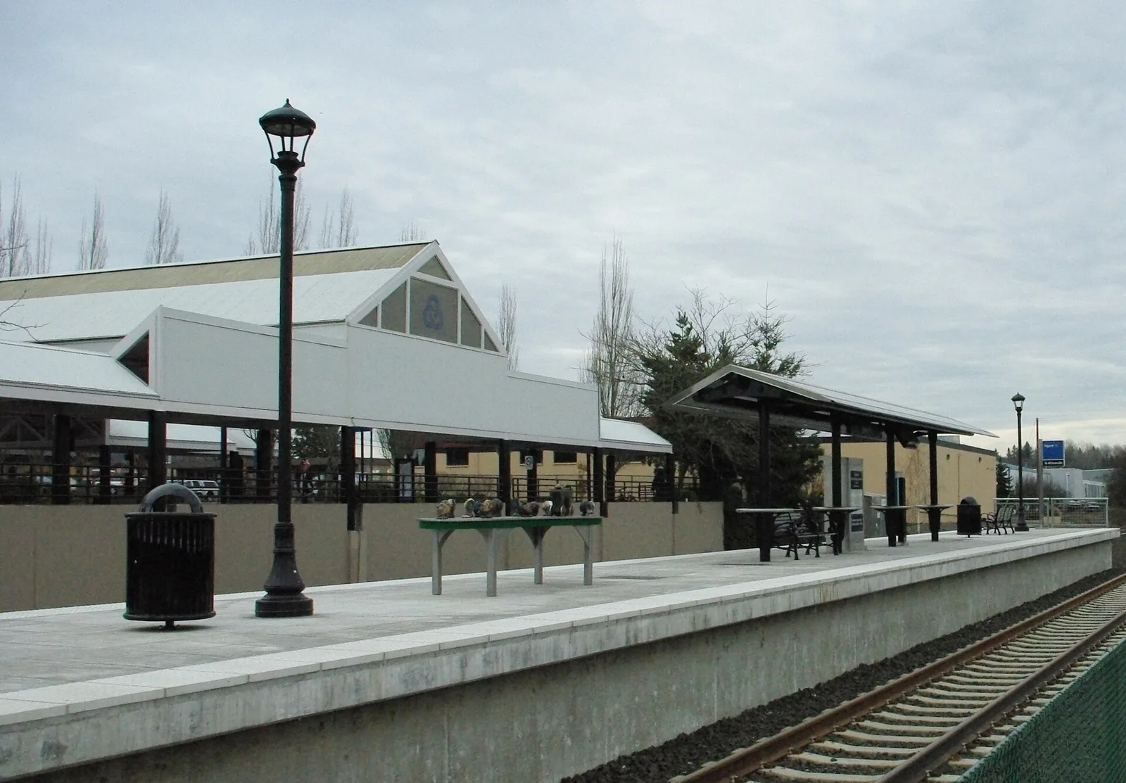 Tigard, Oregon 当地景观:Tigard Transit Center Station side