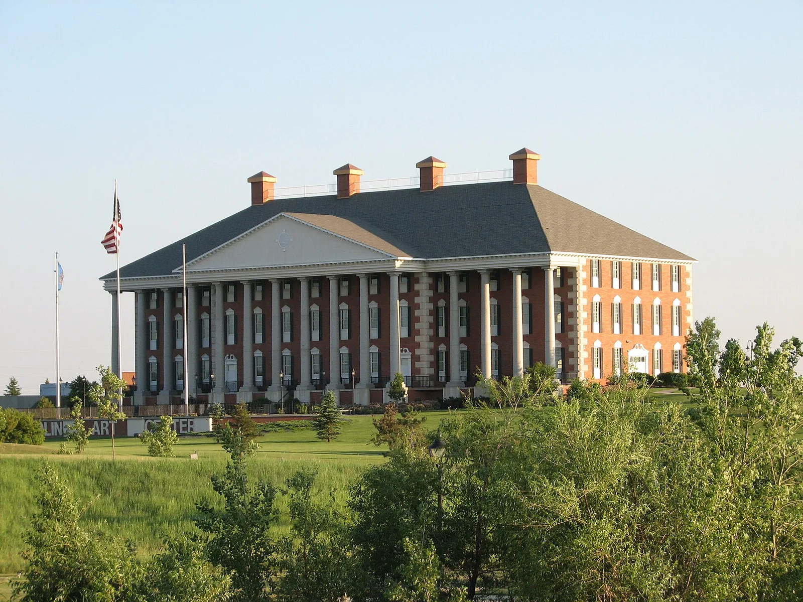 Watertown, South Dakota 当地景观:Redlin Art Center
