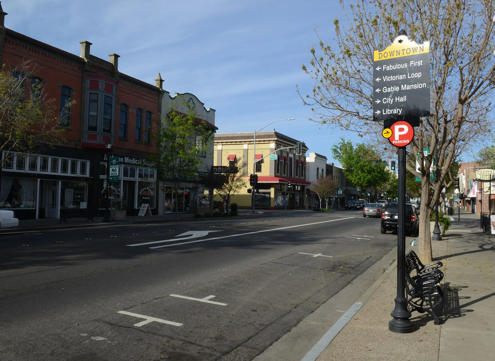 Vista de Woodland, California: DowntownWoodland