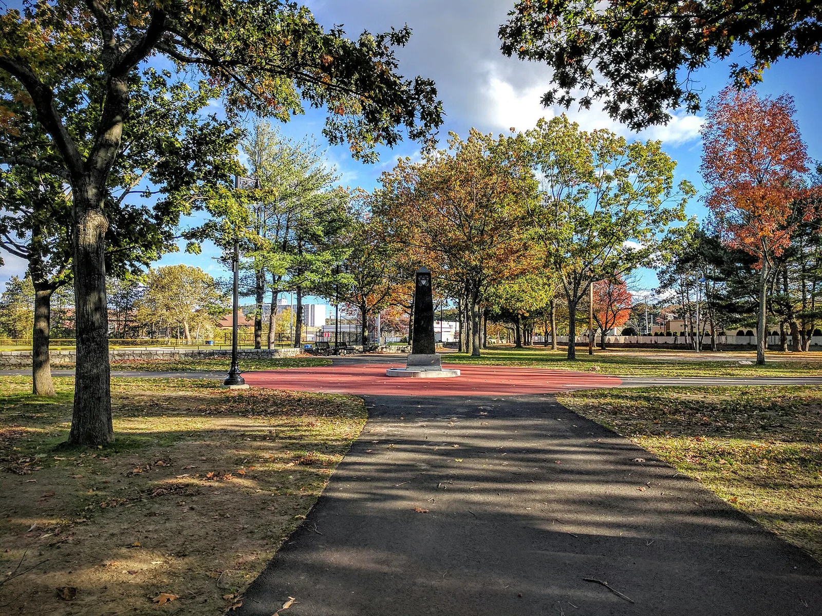 Vista de Woonsocket, Rhode Island: World War II Veterans Memorial State Park in Woonsocket, RI