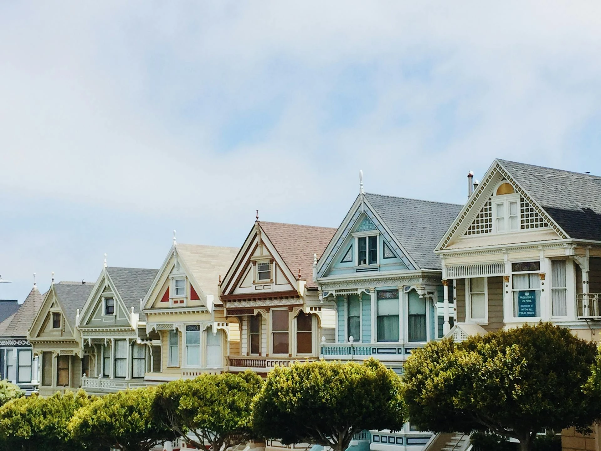 Illustrative image for rental planning; not a verified local property listing